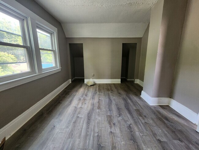 Building Photo - Two Bedroom Single Family Home!