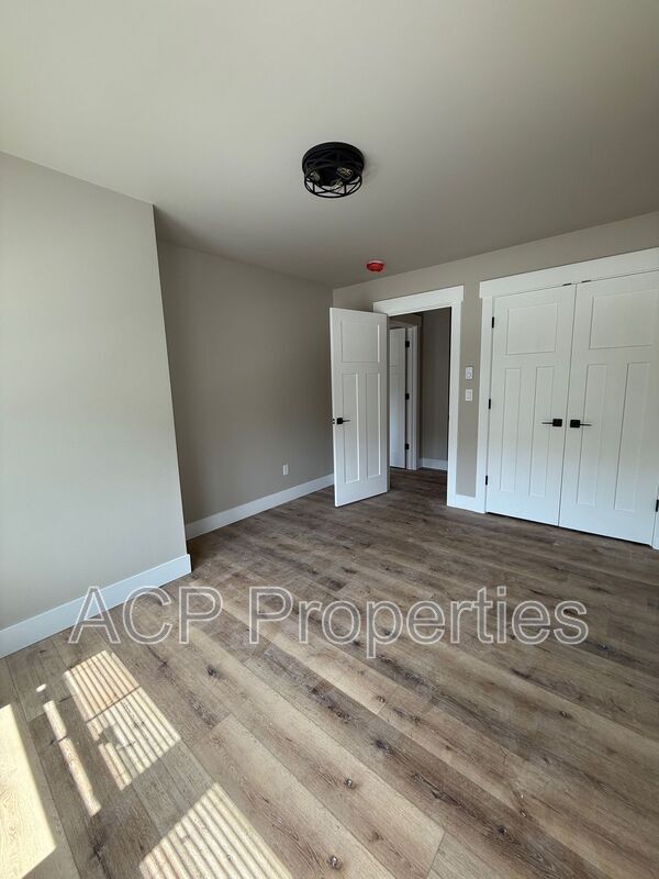 Building Photo - 2201 DeJong Dr