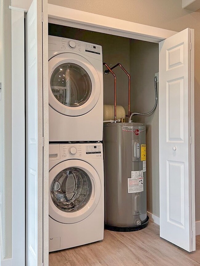 Building Photo - Pet Friendly 2 bed/ 2 bath unit at Soldier Ridge!