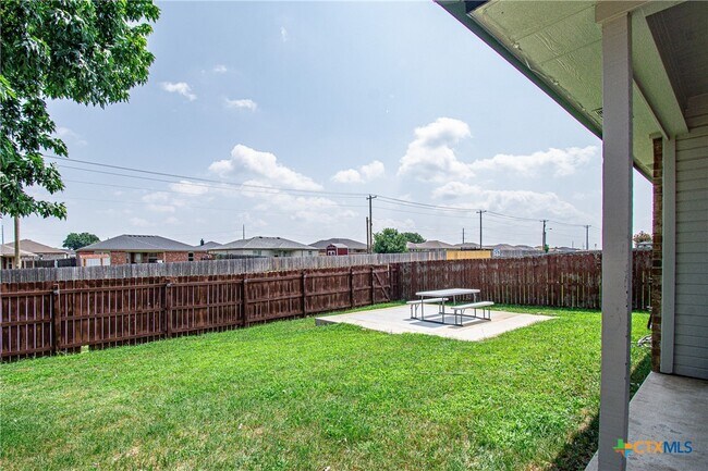 Building Photo - 3309 Lorena Dr