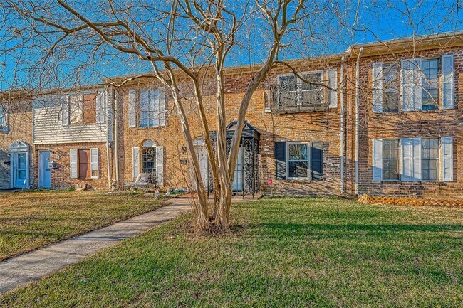 Building Photo - 2118 Straight Creek Dr