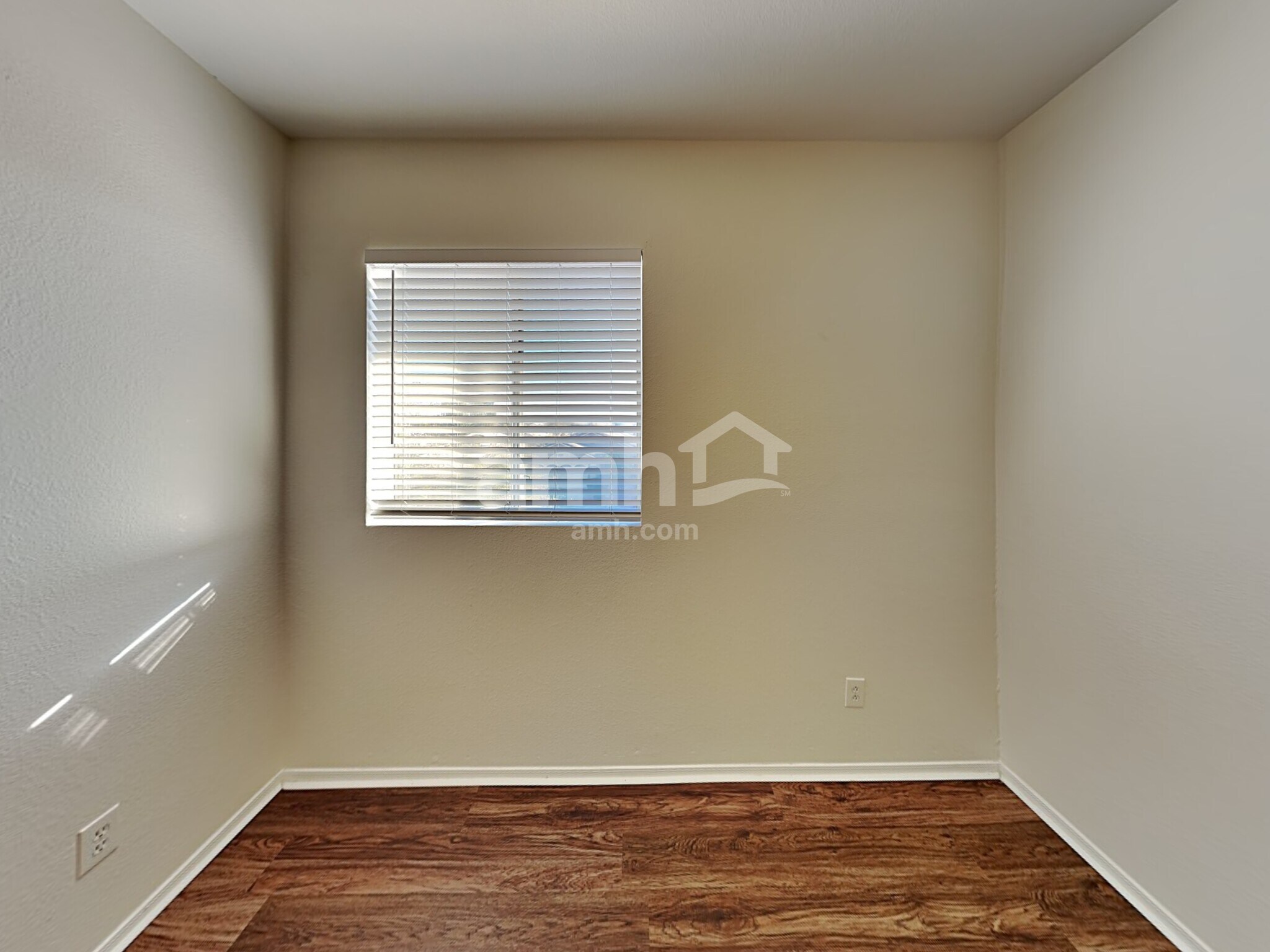 Building Photo - 9742 E Knowles Ave