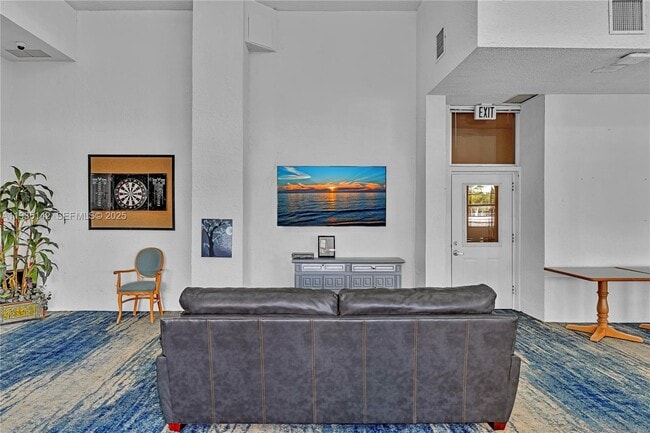 Building Photo - 3675 N Country Club Dr