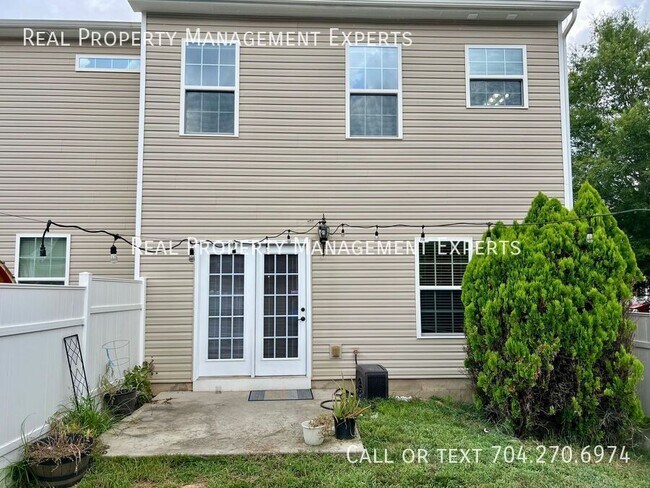 Building Photo - 6564 Hasley Woods Dr