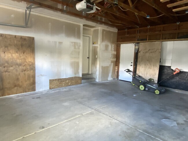 Building Photo - 1373 N 40 E St