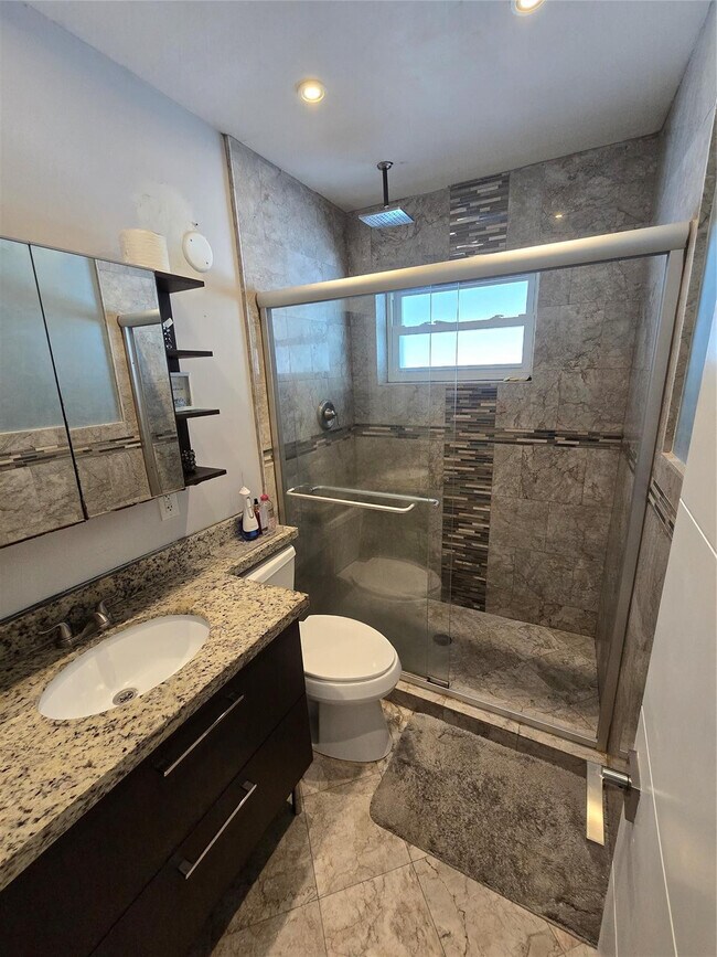 Building Photo - 2340 NE 8th Ave