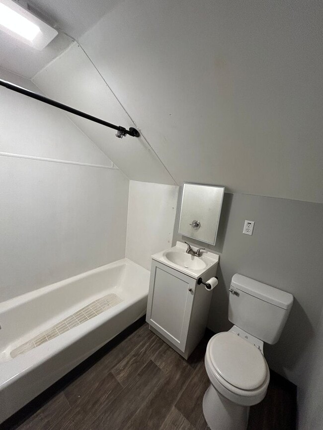 Building Photo - Unique 3-Bedroom, 2-Bathroom Home with Mother-In-Law Suite – $1,600/Month