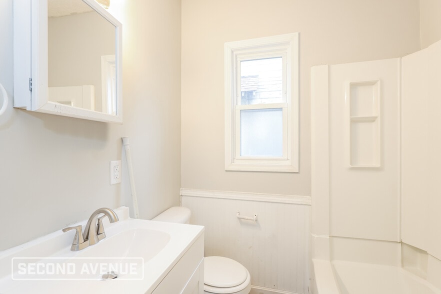 Building Photo - 635 S 43rd St