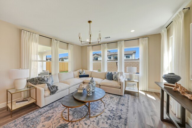 Building Photo - 143 N Un St