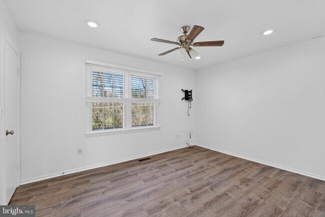 Building Photo - 9594 Inverary Ct