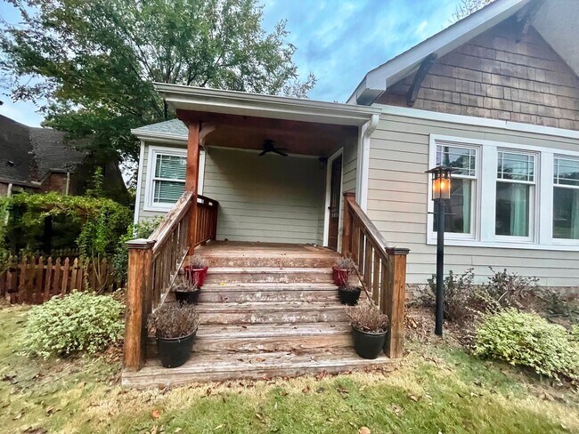 Building Photo - Updated 3 BR/ 2 BA home on Roseland Drive ...