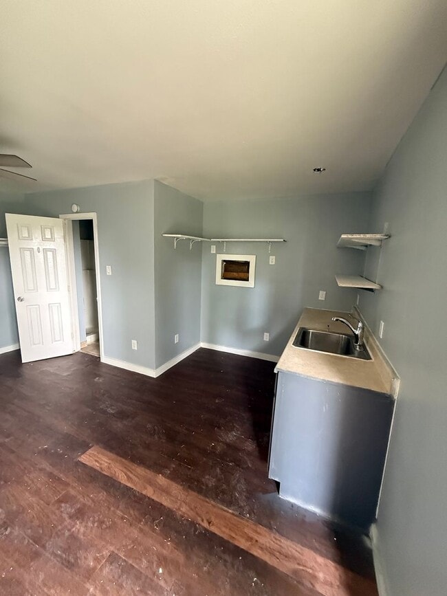 Building Photo - All bills paid 1-Bedroom!