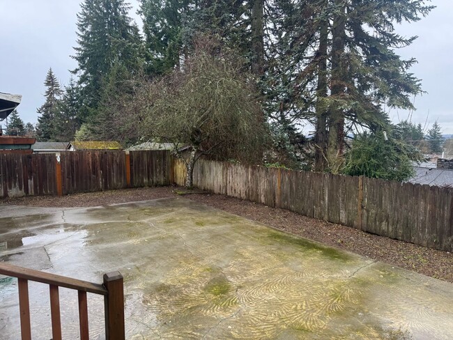 Building Photo - Cozy 3 bedroom 1.75 bath in Renton near Re...