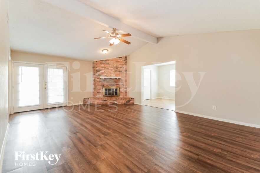 Building Photo - 8902 Deerwood Dr