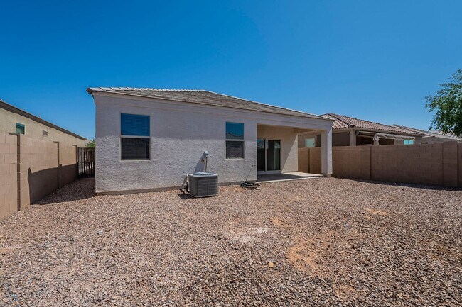 Building Photo - Gorgeous 4 Bed / 2 Bath Home – Move-In Rea...