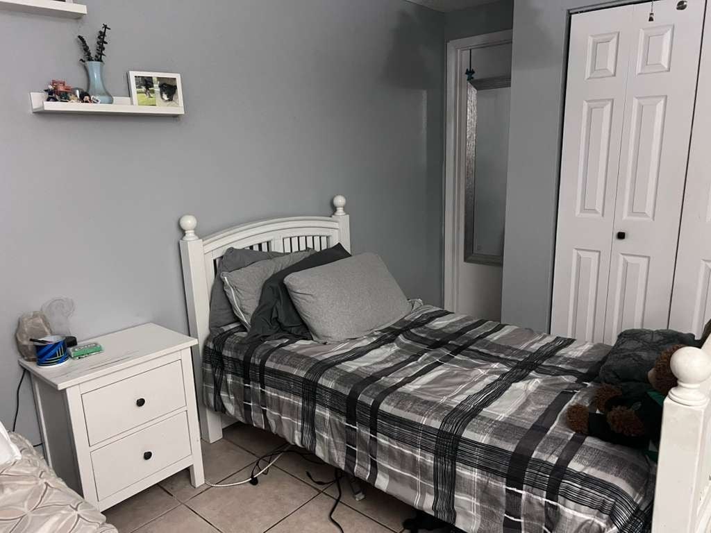 Bedroom - 327 Lake Placid Ct