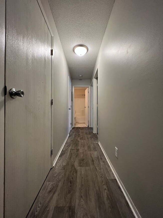Building Photo - Spacious 2 Bedroom Apartment Near Mayo Clinic and Emplify Health