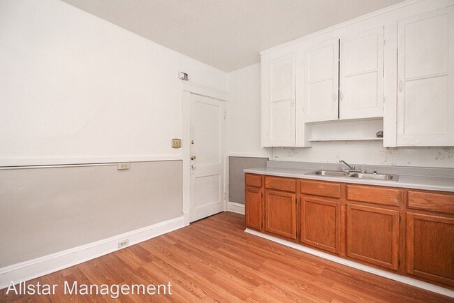 Building Photo - 2 br, 1 bath House - 11808 Parkhill Avenue Up