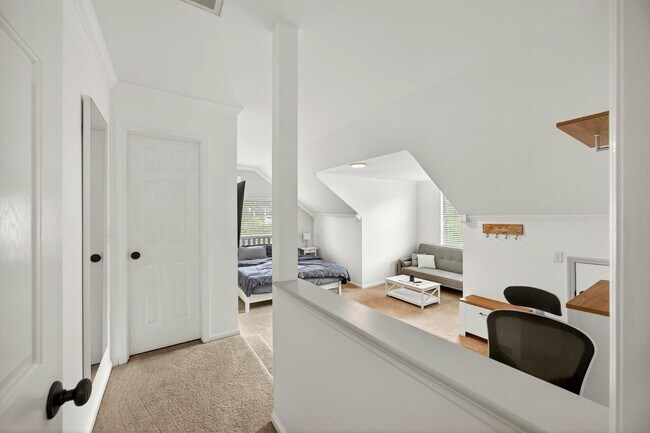 Building Photo - 5409 Dwight Dr