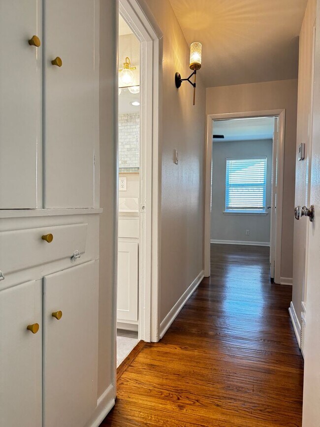 Building Photo - Updated 3 bed 2 bath with outdoor living area in Richardson!