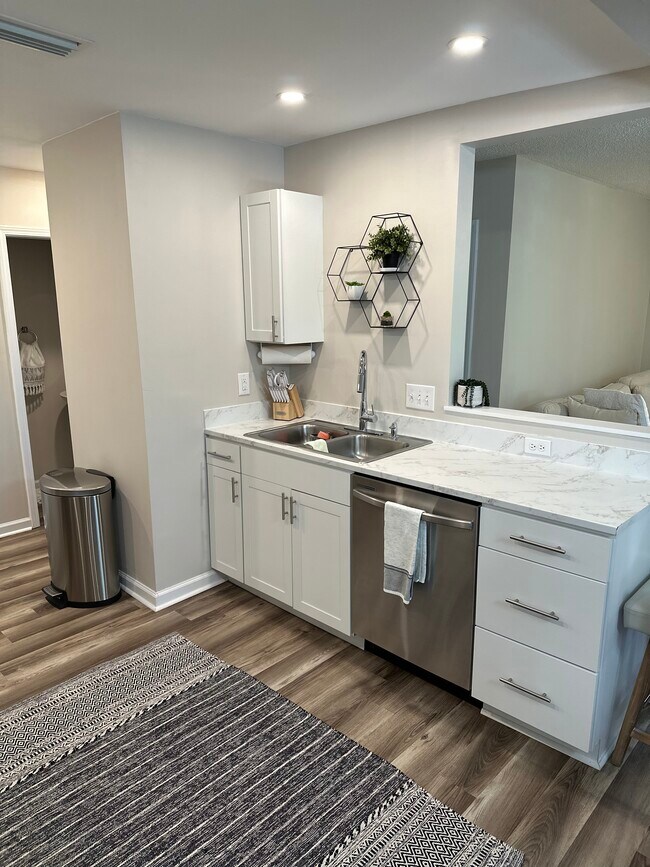 Kitchen - 208 Twin Lakes Ln