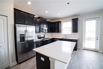 Building Photo - Luxury style townhome for rant