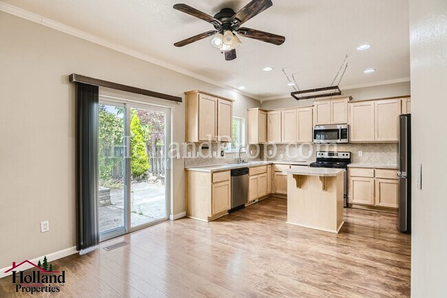 Building Photo - Beautiful Home in Prime North Plains Location – Walk to Parks & Downtown! Special $150 credit on ...