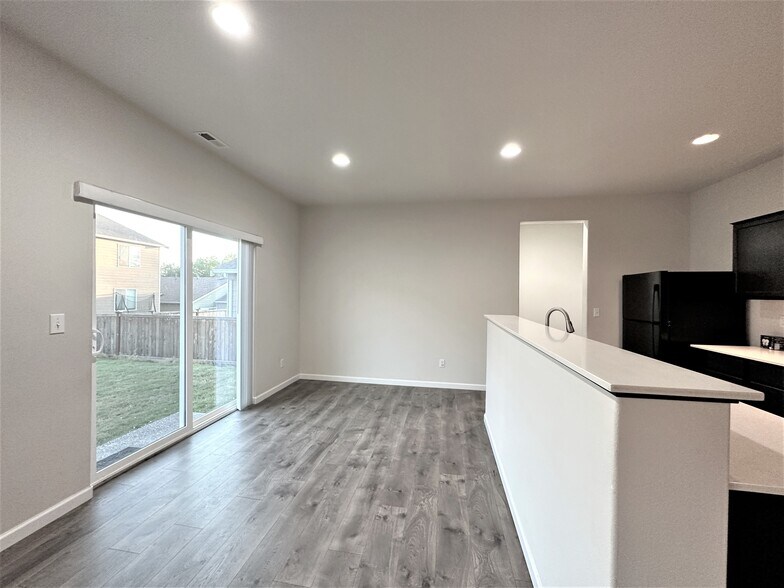 Building Photo - 8921 170th St NE