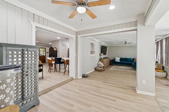 Building Photo - 2302 S Arrawana Ave