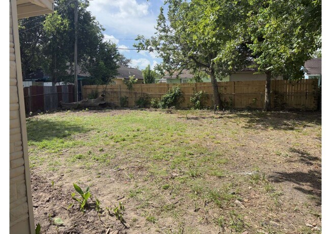 Building Photo - 5934 Southtown St