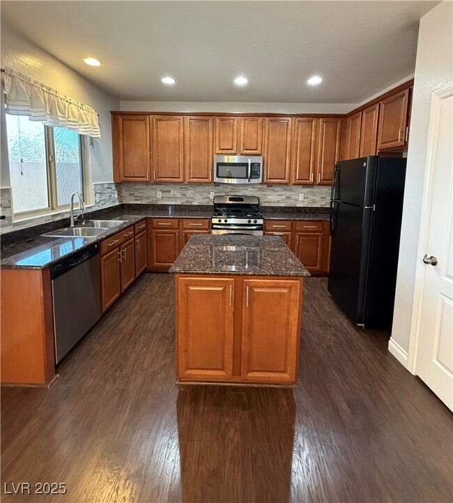 Building Photo - 693 Calamus Palm Pl