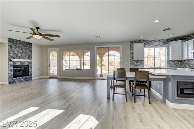 Building Photo - Stunning Home in Gated Community ~ Paseos ...