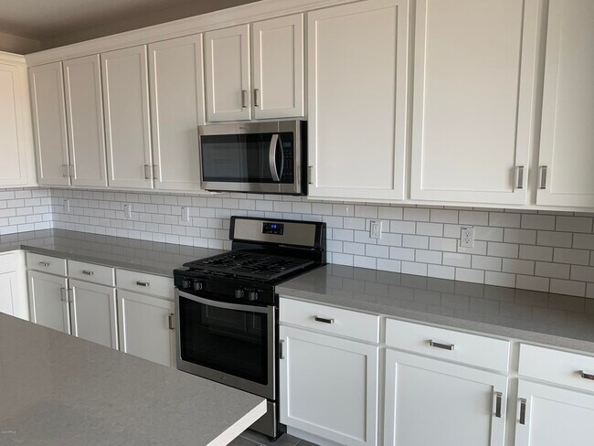 Building Photo - 715 N Sparrow Dr