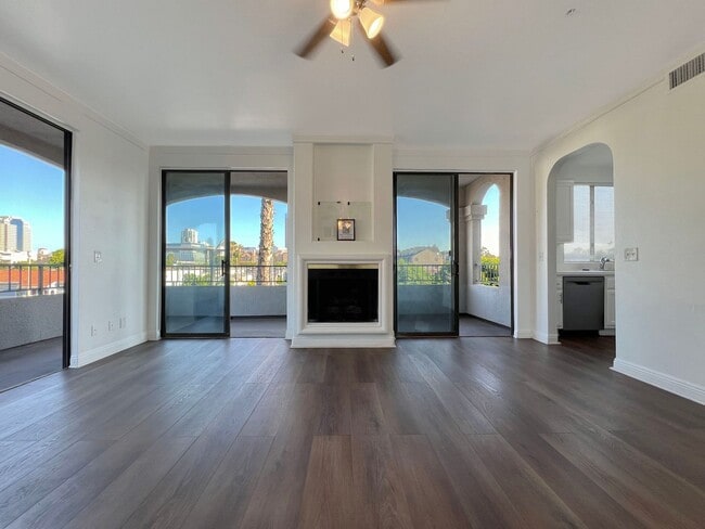 Building Photo - **555 Maine Ave #304 Long Beach** 3 bedroom 2 bath condo less than 5 miles from the beach