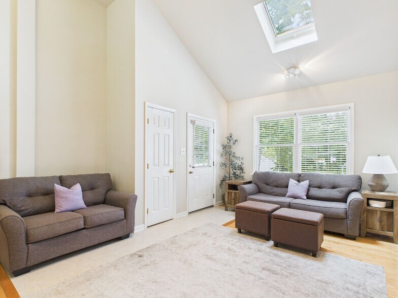Building Photo - 1409 Landis Dr