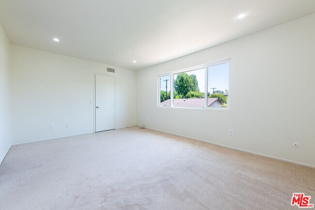 Building Photo - 8324 Beckford Ave