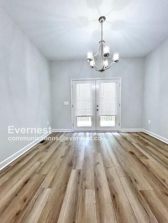 Building Photo - 212 Malvern Dr SW