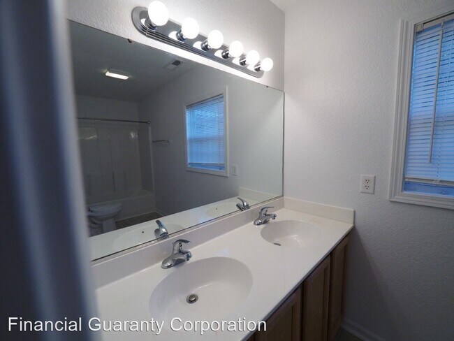Building Photo - 3 br, 2 bath Apartment - 94 Charleston Court