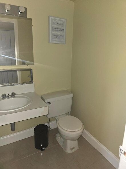 Building Photo - 1425 Arthur St