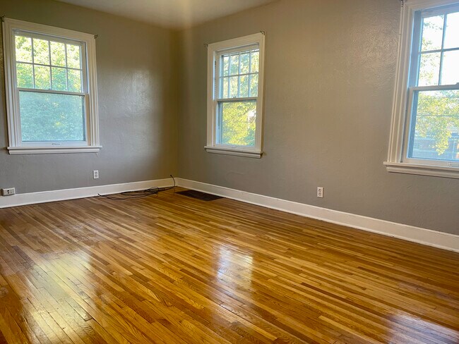 Building Photo - 515 E William St