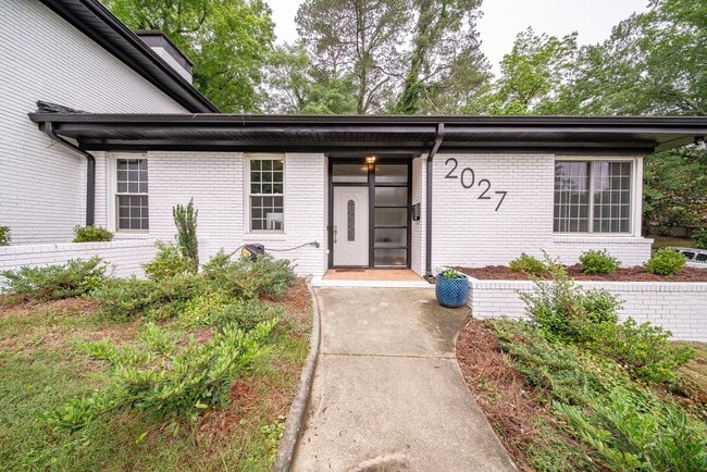Building Photo - 4 bedroom/3 bath, 3711 sqft in Midtown!