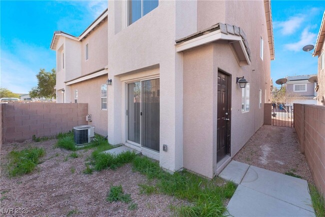 Building Photo - 3684 Hidden Beach Ct