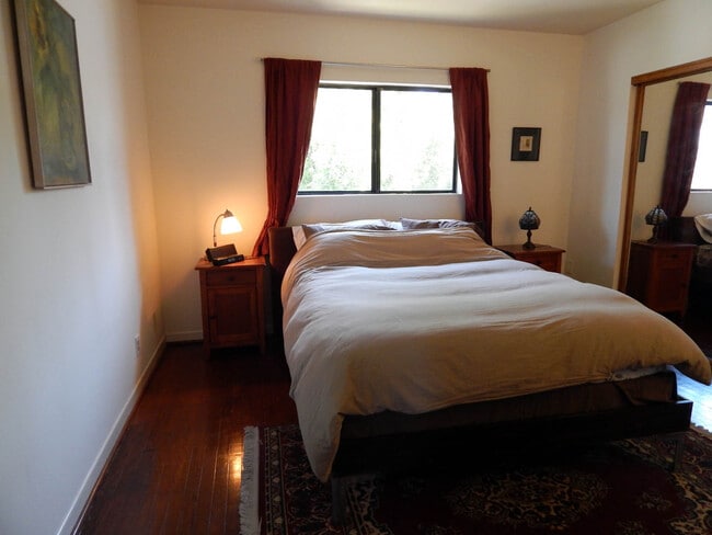 Bedroom - 2040 Whitley Ave
