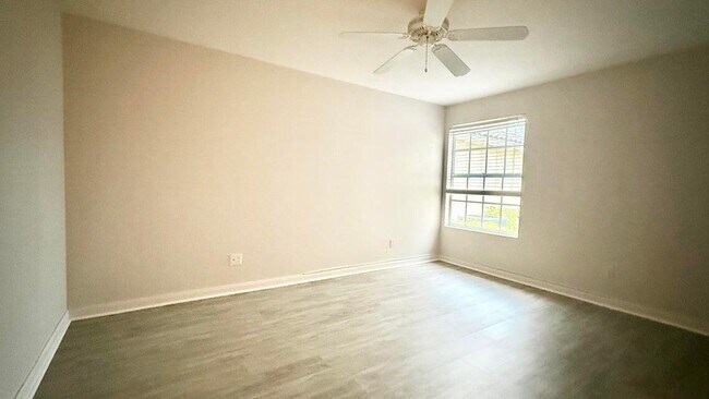 Building Photo - 7701 Pine Island Way