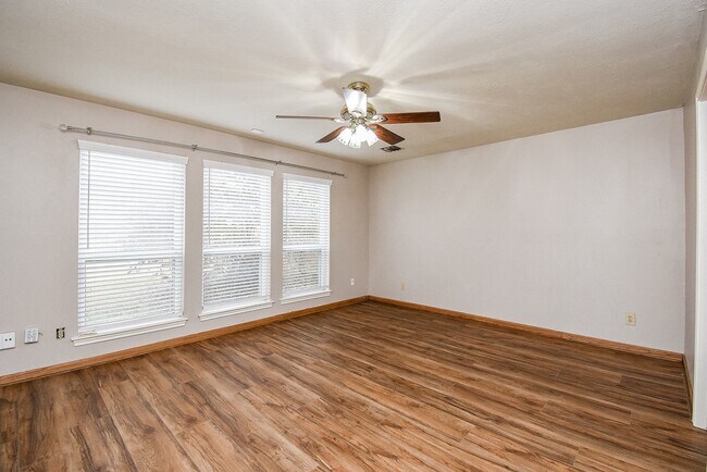 Building Photo - 15502 Rio Plaza Dr