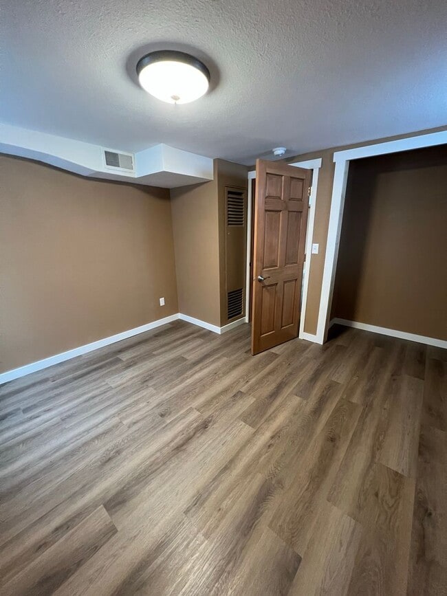 Building Photo - 624 N 3rd St