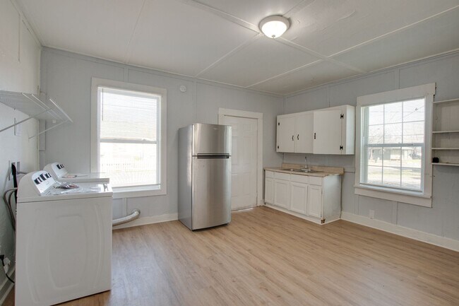 Building Photo - 3701-3703 Fairview St SW