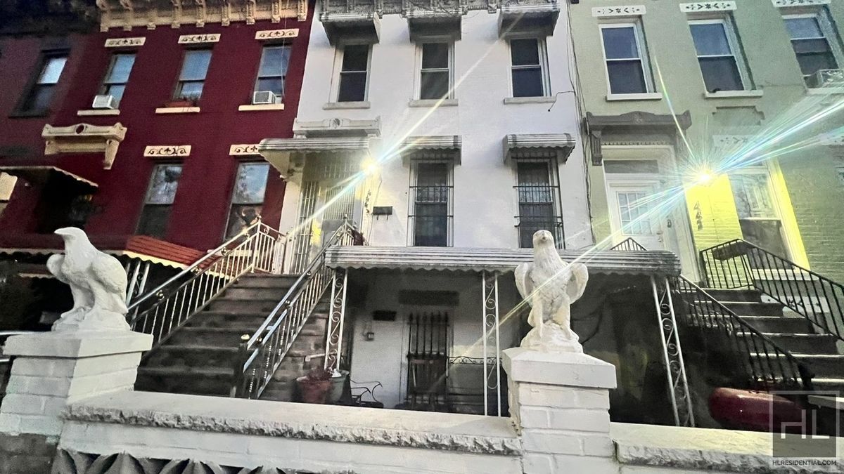 Building Photo - 444 Halsey St