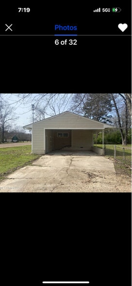 Building Photo - 702 Cooper Rd