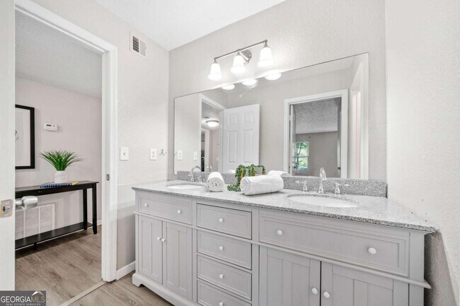 Building Photo - 705 Beaufort Cir